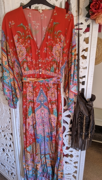 Spell & The Gypsy Kimonos & Dresses, pinks, reds - Picture 8 of 8